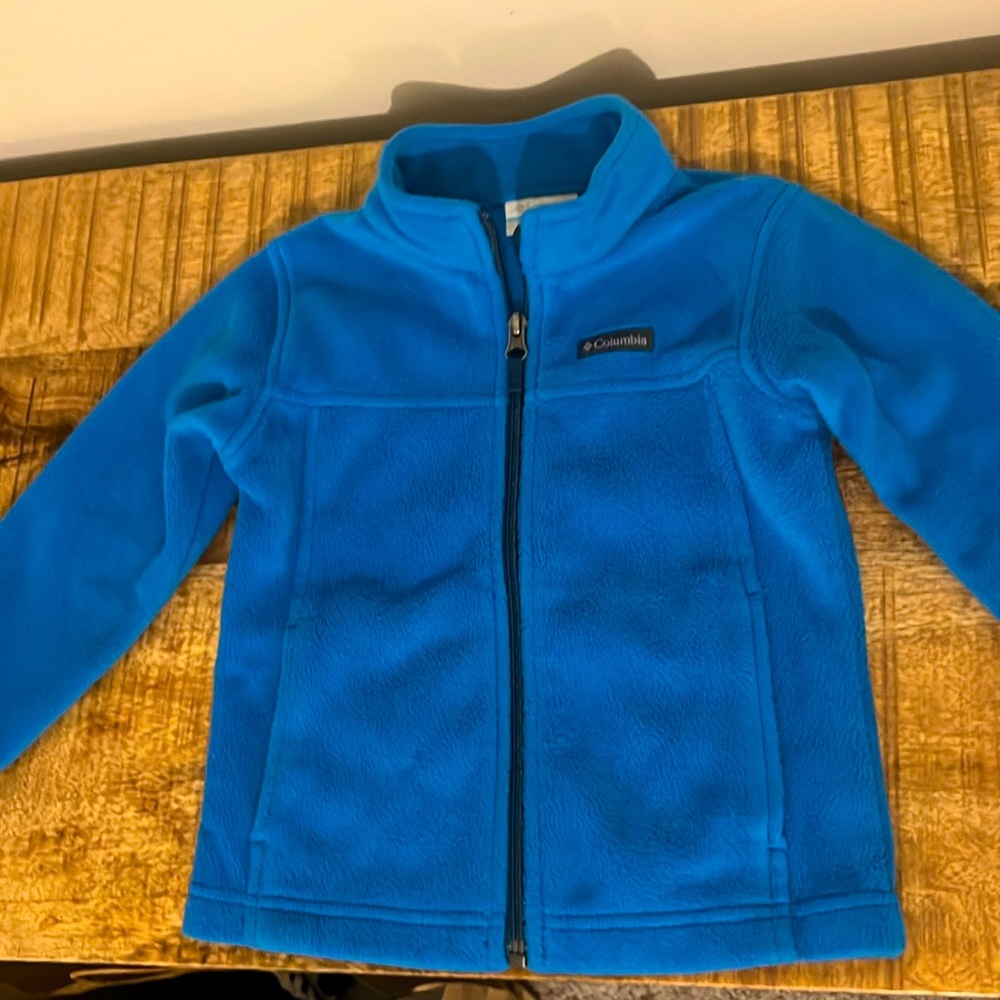 Boys Columbia lightweight full zip Blue fleece jacket with pockets. Size 4T.